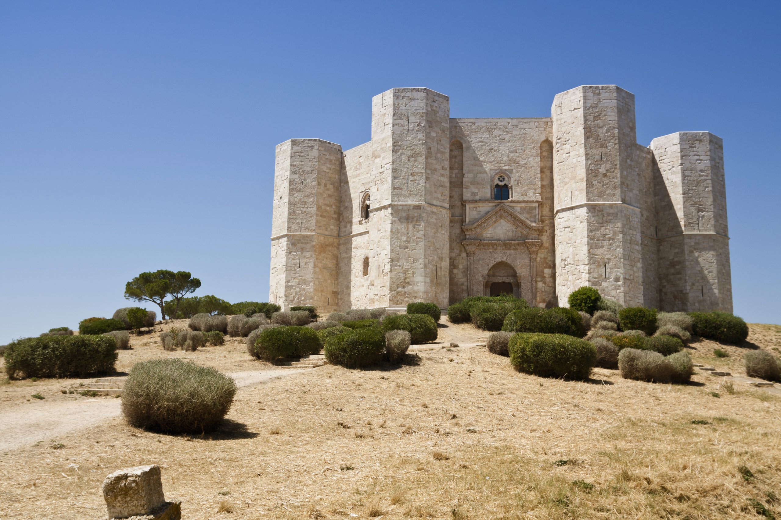 Castle (Castel del Monte, Apulia – Southern Italy)