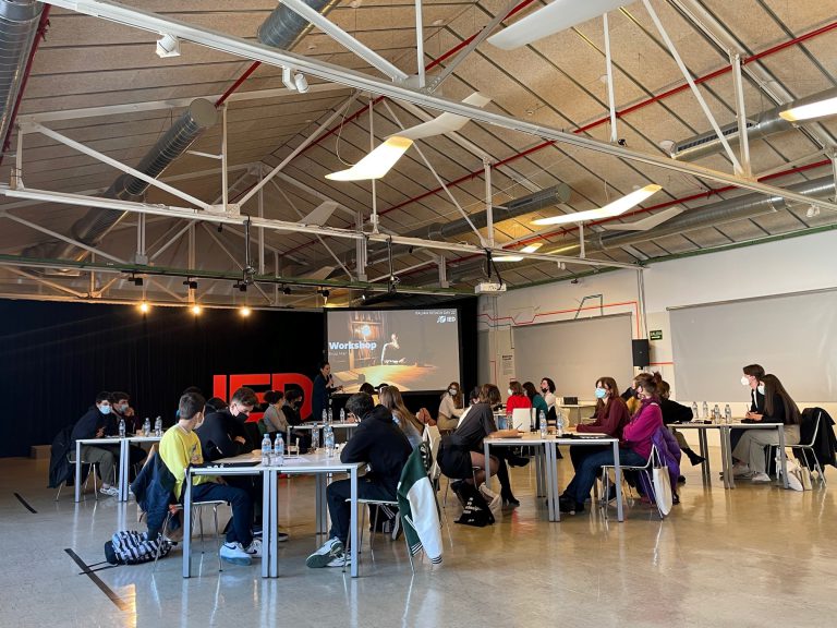 Barcellona, workshop per giovani su design digitale