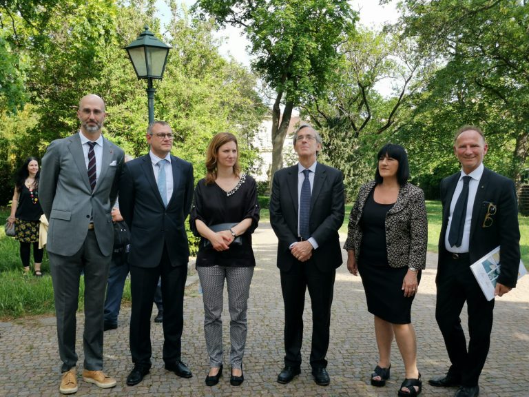 Praga, Spielberg. Da sinistra - Pavel Zezula, Zbinek Solc, Marketa Vankova, SE Mauro Marsili, Alberta Lai, Augusto Razetto