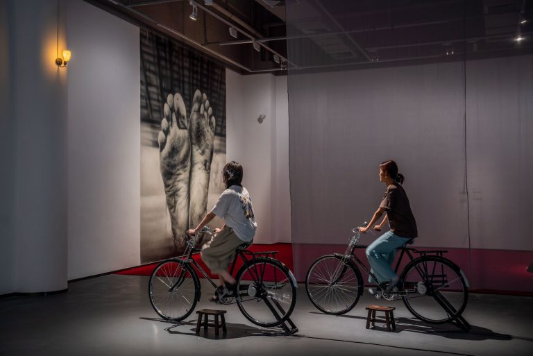 A Shenzhen la nuova mostra di Maurizio Cattelan 8