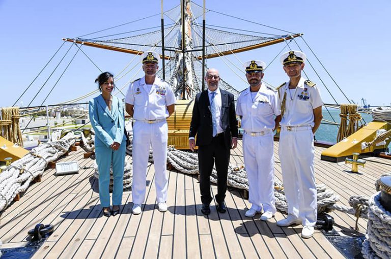 Nave Amerigo Vespucci fa scalo a Tunisi