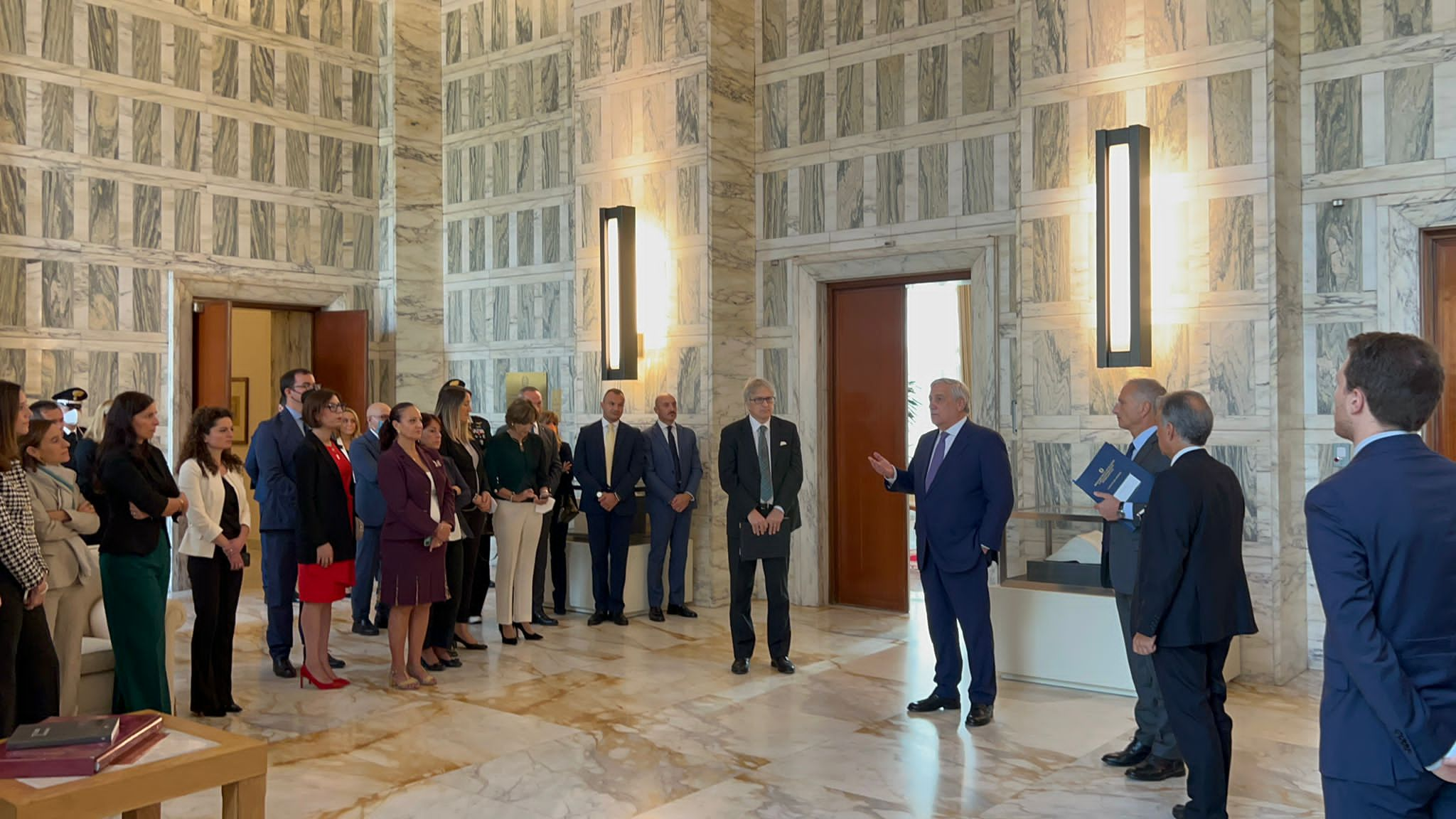 Incontro del Ministro Tajani con il personale della Farnesina: “Lavoreremo insieme per il bene dell’Italia”