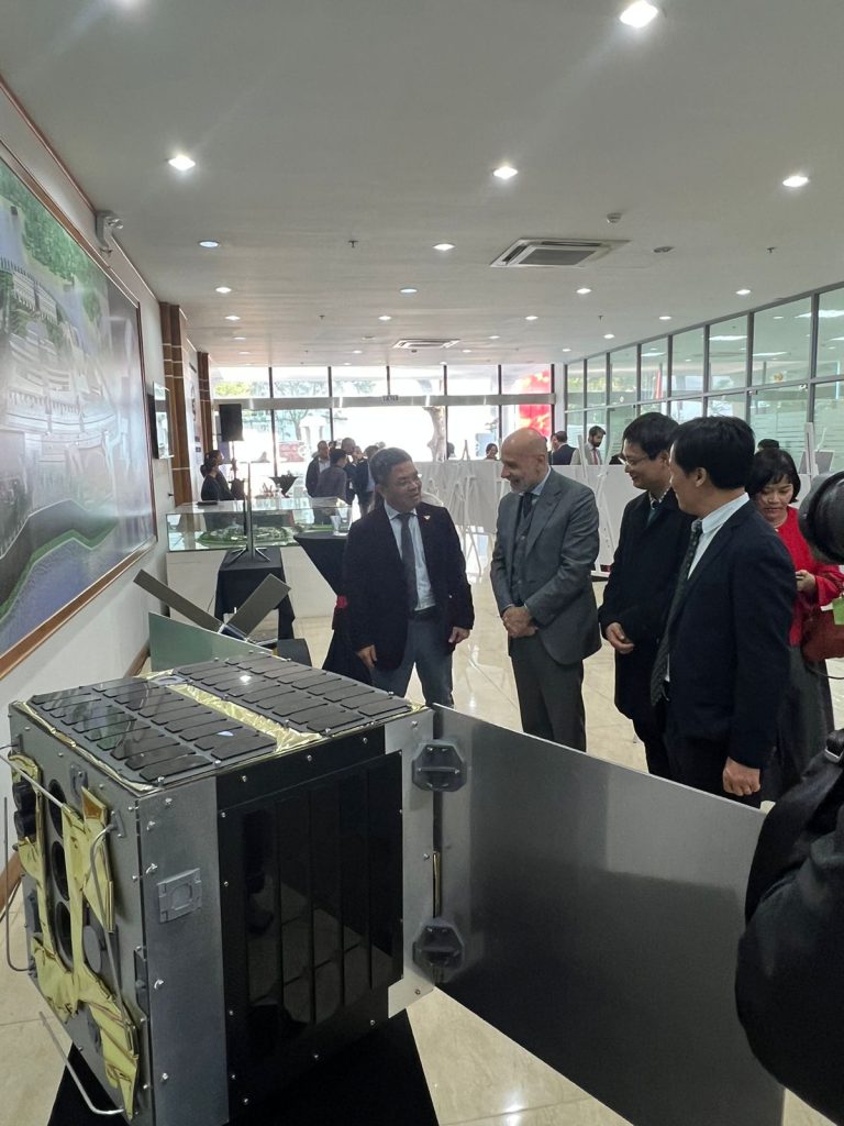 Giornata Spazio, immagini satellitari in mostra ad Hanoi
