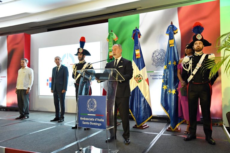 L’Amb. Queirolo Palmas saluta gli ospiti delle celebrazioni a Santo Domingo (Repubblica Dominicana)