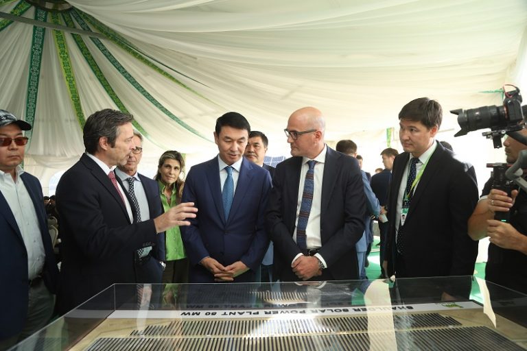 Ambasciatore Alberti inaugura impianto solare in Kazakistan