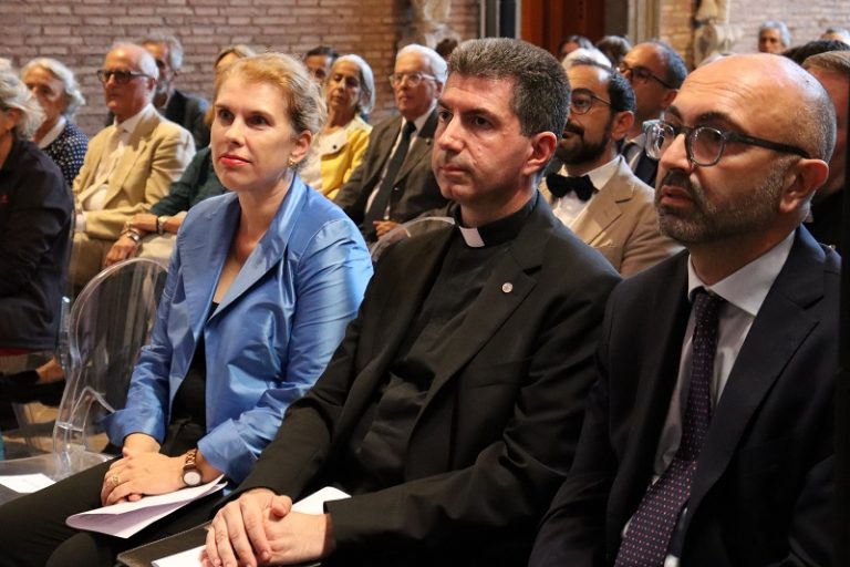 A Palazzo Borromeo premiato libro su Padre dall’Oglio