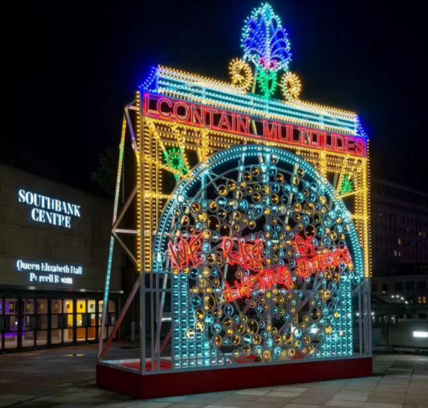 A Londra le luminarie di Marinella Senatore