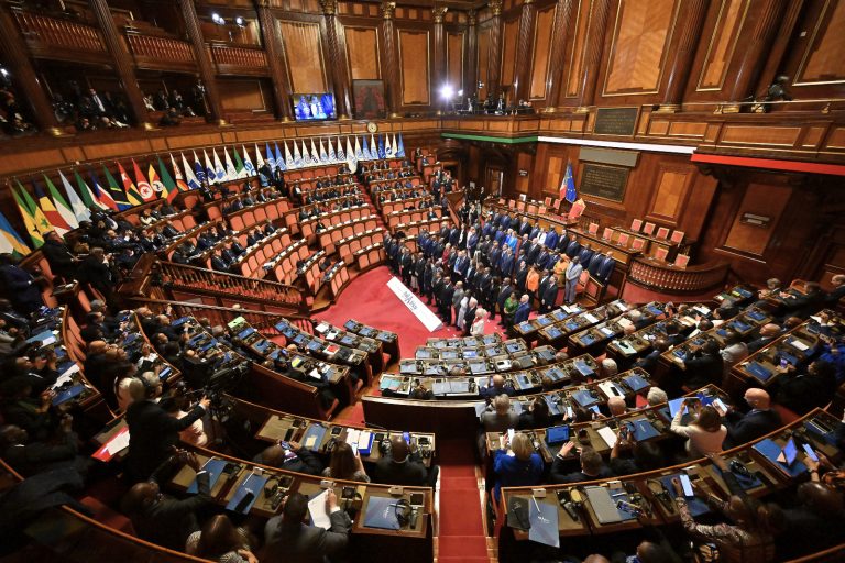 https://www.esteri.it/it/sala_stampa/archiviomultimedia/partecipazione-del-ministro-antonio-tajani-al-vertice-italia-africa/