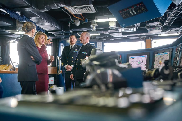 Lettonia, Premier Silina visita fregata italiana “Luigi Rizzo”