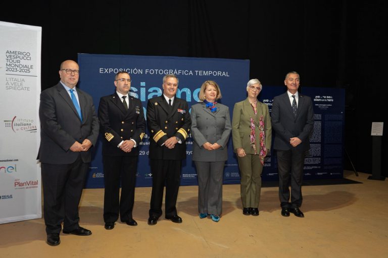 Cile, l’Amerigo Vespucci lascia Valparaiso e prosegue tour mondiale