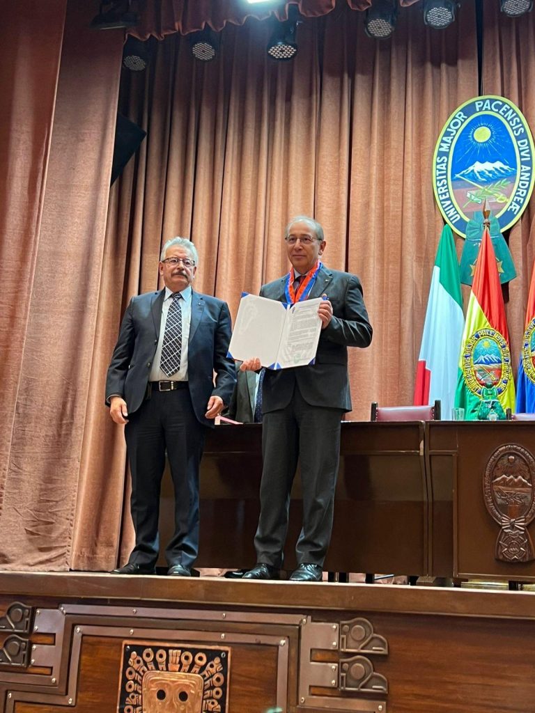 Ambasciatore Messineo riceve onorificenza per cooperazione medica tra Italia e Bolivia
