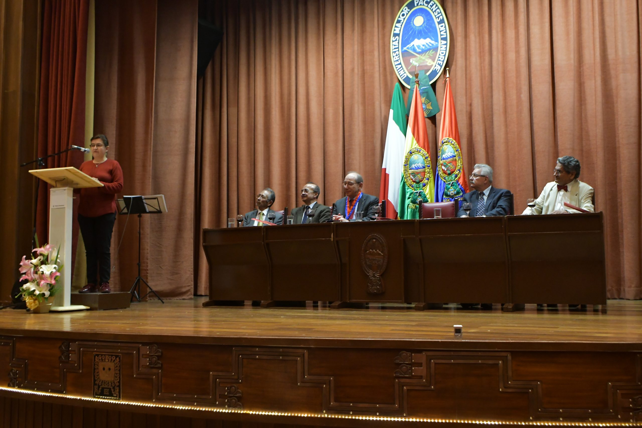 Bolivia – L’Ambasciatore Messineo ha ricevuto il premio per la cooperazione con l’Italia nel campo della medicina