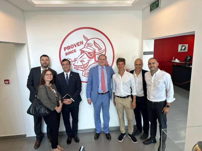 Bahrain, Ambasciatore Catalano visita azienda italiana leader nel settore del motorsport