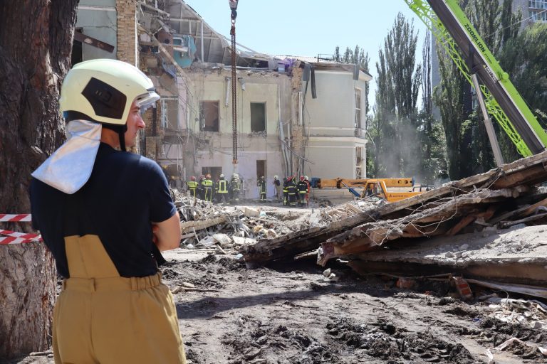 Ucraina. L’Ambasciatore Formosa visita l’Ospedale “Okhmatdyt” insieme all’AICS e agli operatori umanitari italiani