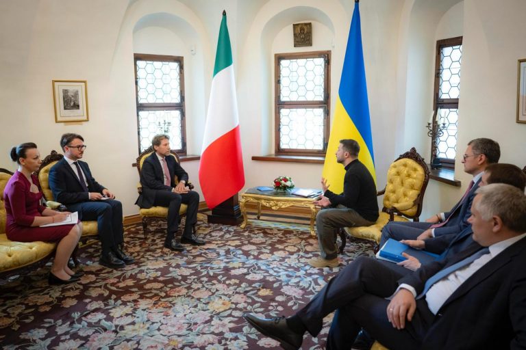 Ucraina, l’Ambasciatore Formosa presenta le lettere credenziali al Presidente Zelensky