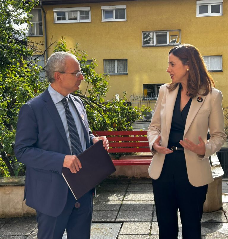 Sarajevo, “Panchina rossa” e Paola Cortellesi contro la violenza di genere