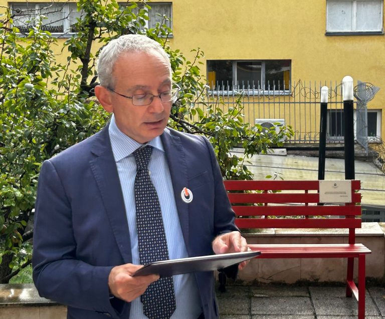 Sarajevo, “Panchina rossa” e Paola Cortellesi contro la violenza di genere