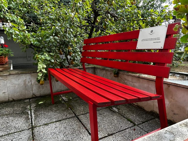 Sarajevo, “Panchina rossa” e Paola Cortellesi contro la violenza di genere
