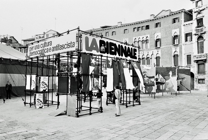Santiago i 50 anni della Biennale di Venezia 1974- Lorenzo Capellini. Cortesia© Archivio Storico della Biennale di Venezia, ASAC Santiago i 50 anni della Biennale di Venezia 1974- Lorenzo Capellini. Cortesia© Archivio Storico della Biennale di Venezia, ASAC