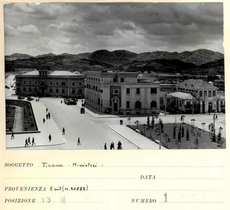 Alla scoperta dei fondi fotografici del MAECI