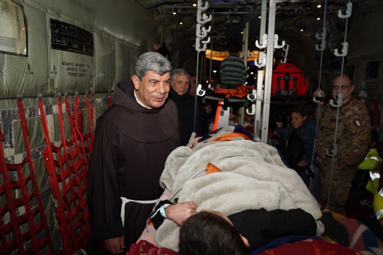 Arrivati a Roma minori palestinesi evacuati da Gaza per essere curati in Italia