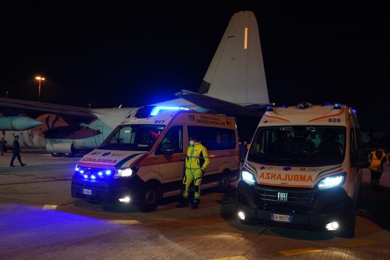 Arrivati a Roma minori palestinesi evacuati da Gaza per essere curati in Italia