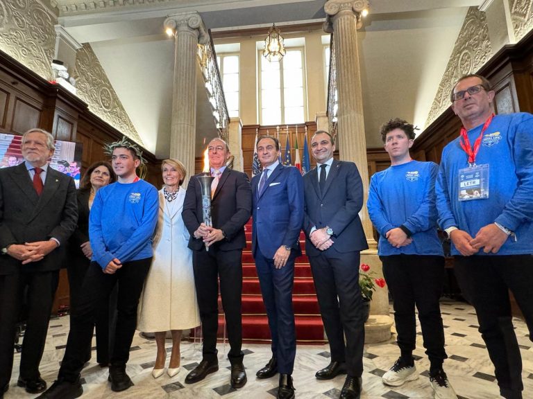 Atene, consegnata la Fiaccola dei Giochi Special Olympics Torino 2025