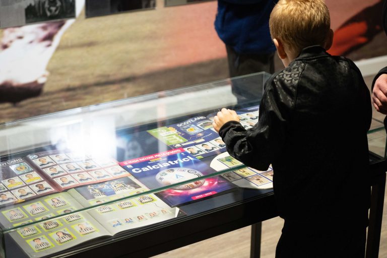 Edimburgo, Mostra “Strikers & Stickers” @Davide Sabattini