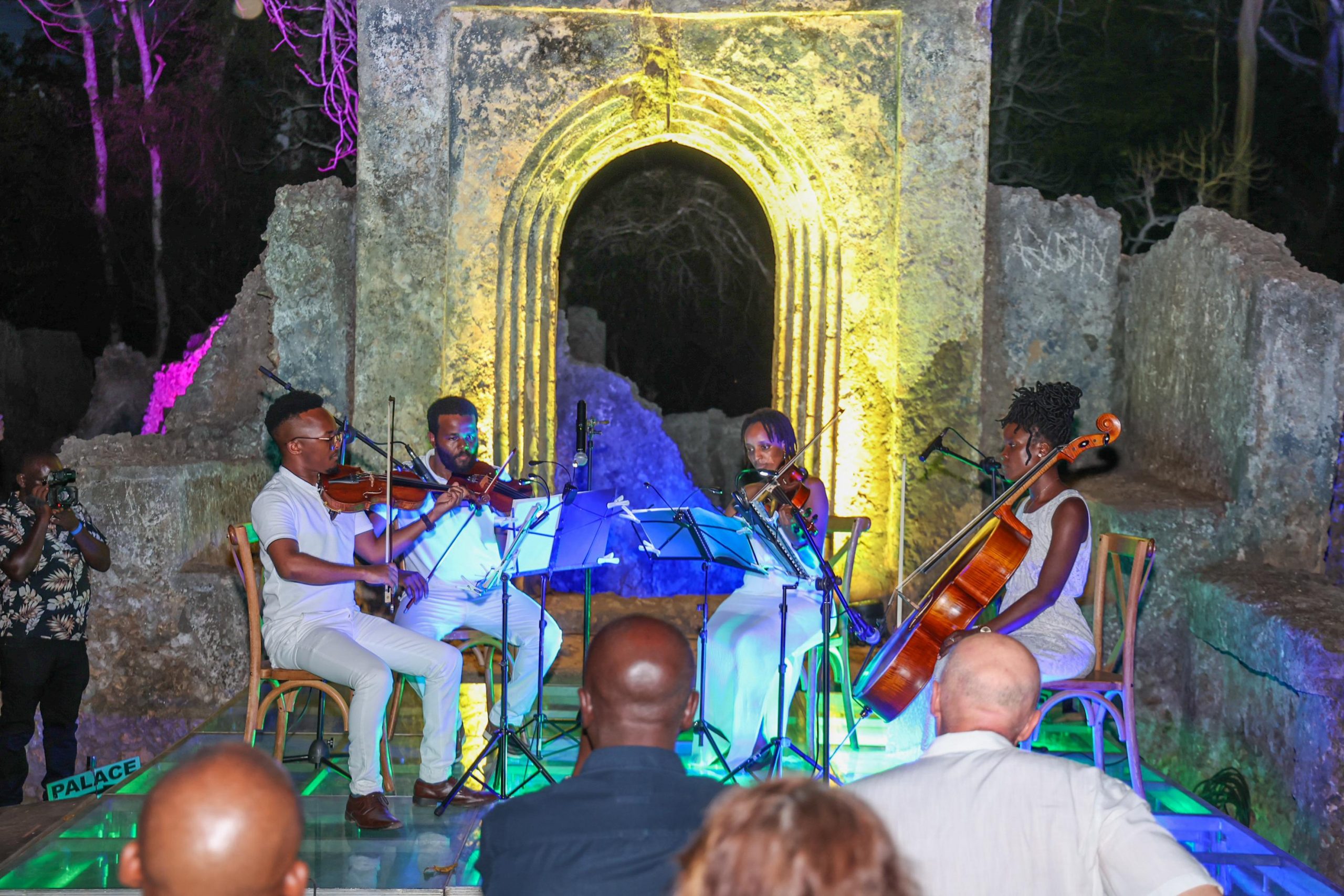 Kenya, la musica italiana alle Rovine di Gede