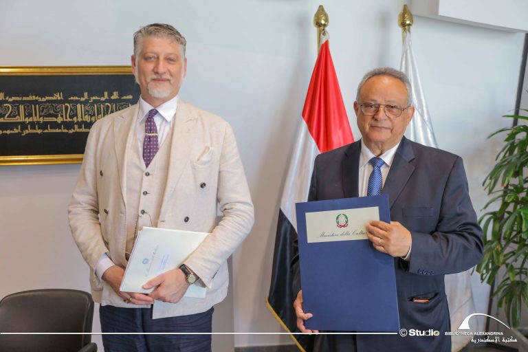 Egitto, consegna della “Biblioteca Italia” alla Bibliotheca Alexandrina