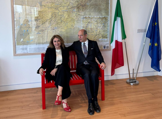 Panchina Rossa presso l'Ambasciata d'Italia a Kabul
