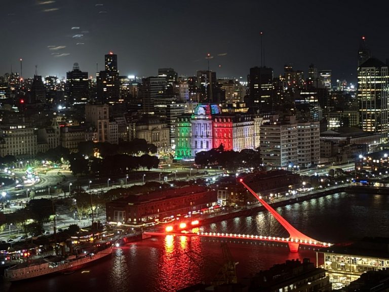 Buenos Aires, Festa della Repubblica al Teatro Coliseo