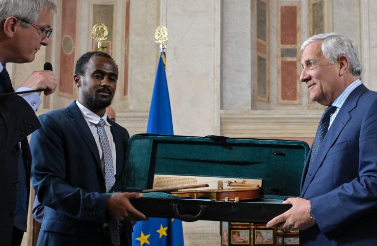 Il Ministro Tajani apre l’evento “Don Oreste Benzi: Costruttore di Ponti per la Giustizia Globale e la Solidarietà”