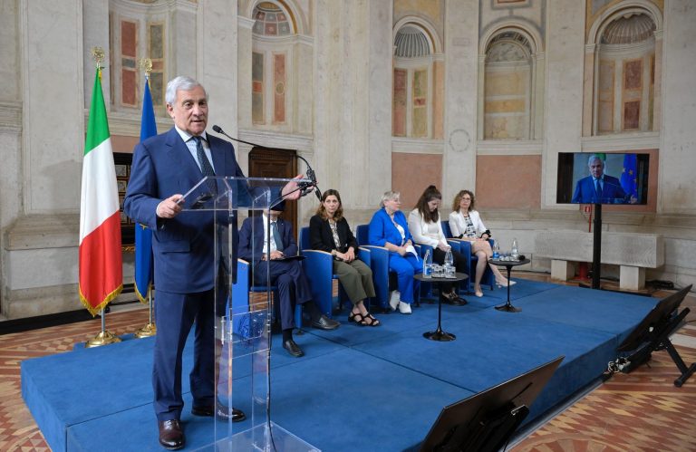 Il Ministro Tajani apre l’evento “Don Oreste Benzi: Costruttore di Ponti per la Giustizia Globale e la Solidarietà”