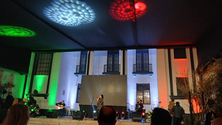 Santiago del Cile, la cantante napoletana FLO in concerto
