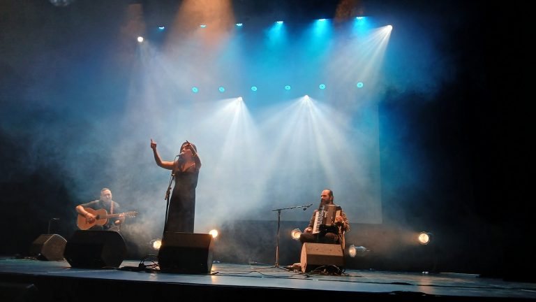 Santiago del Cile, la cantante napoletana FLO in concerto