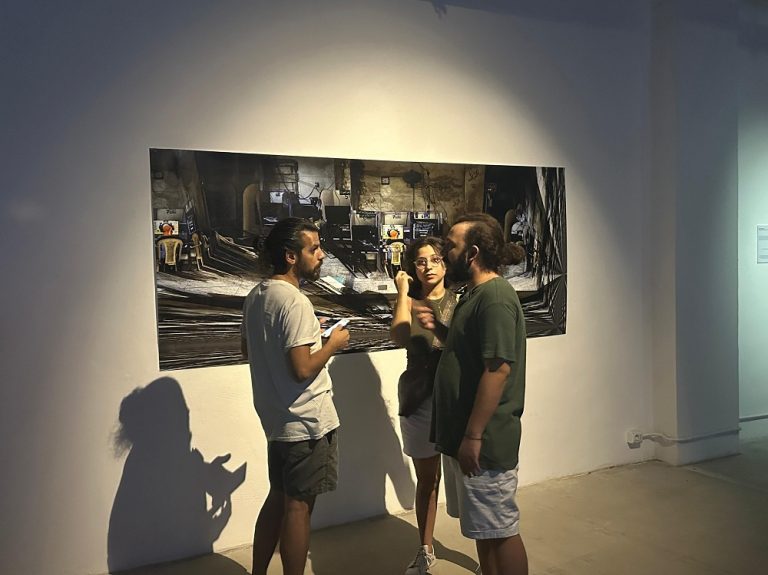 Beirut mostra Electric Whispers