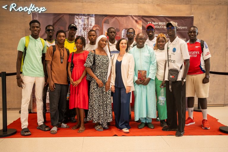 Italian Screens - Credits Khalifa Hussein