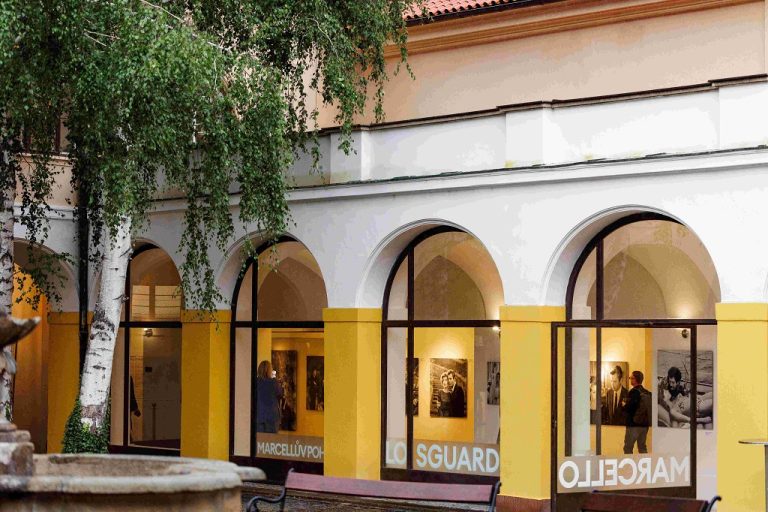 mostra fotografica “Lo sguardo di Marcello” - Mastroianni a Praga