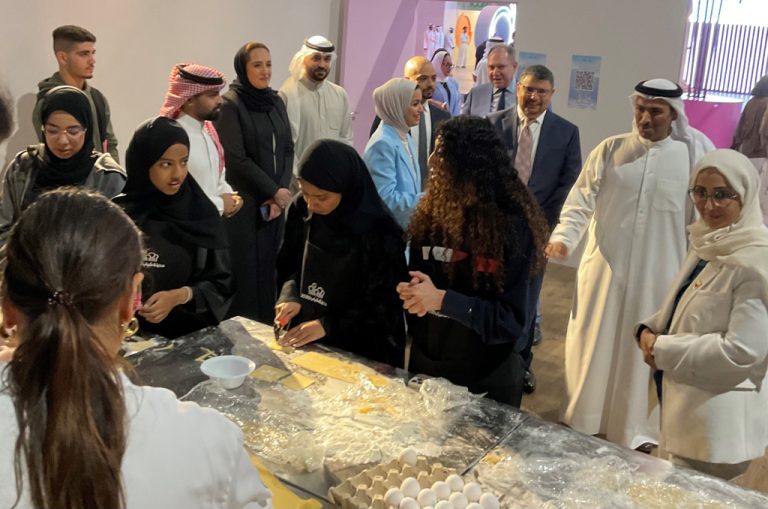 Manama, anteprima della settimana della Cucina Italiana nel mondo - Ambasciatore con i Ministri