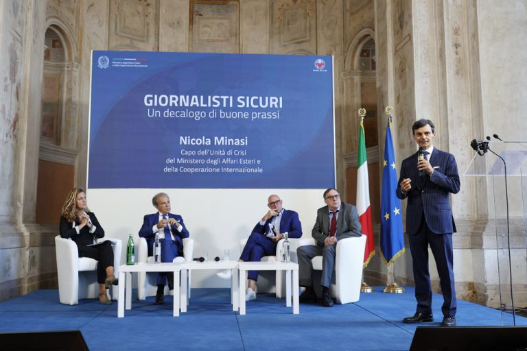 “Giornalisti sicuri”. Palazzo Chigi e la Farnesina al fianco dei giornalisti all’estero