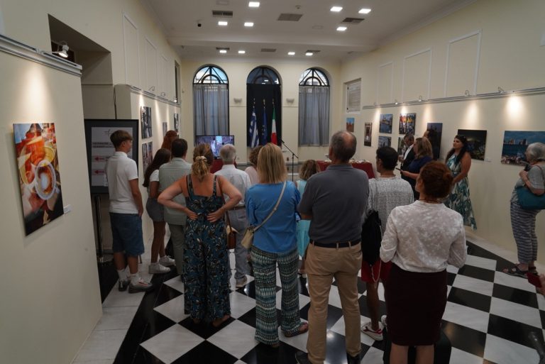 Atene, “Sfumature di dolce vita”