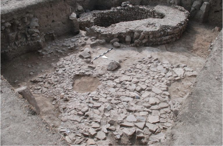 Il lastricato a nord-est della Struttura Circolare (2023).