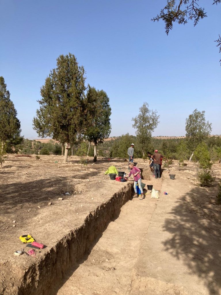 Oued Beht, Khemisset. Fasi di scavo di una delle trincee (foto: G. Lucarini; Archivio OBAP).
