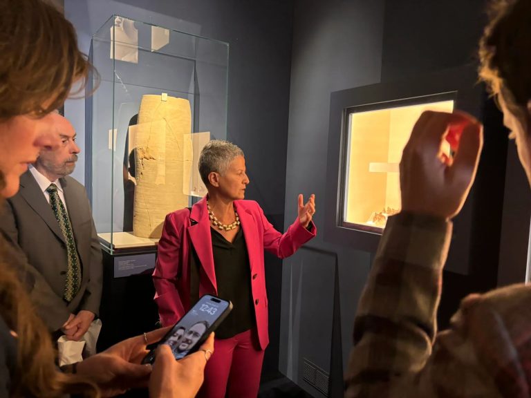 La Dottoressa Cerasetti durante l’inaugurazione della mostra