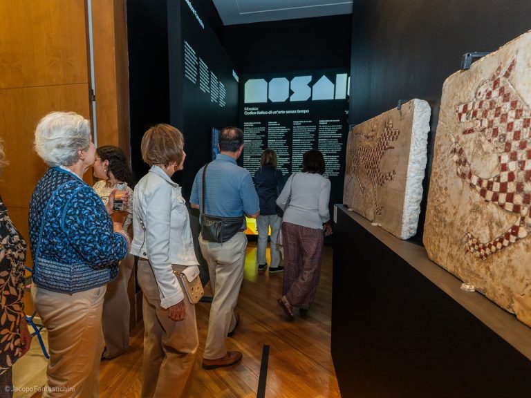 Miami, in corso la mostra immersiva “Mosaico”