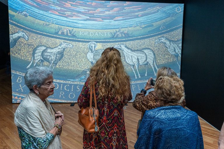 Miami, in corso la mostra immersiva “Mosaico”