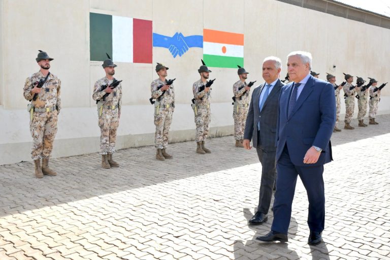 Missione di Tajani e Piantedosi in Africa occidentale: oggi a Niamey per incontri istituzionali e visita alla Base militare italiana di supporto in Niger Missione di Tajani e Piantedosi in Africa occidentale: oggi a Niamey per incontri istituzionali e visita alla Base militare italiana di supporto in Niger