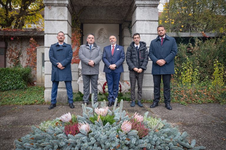 Deposizione Corona con Appuntato Luigi Campanile di fiori tomba H. Dunant a Sihfeld
