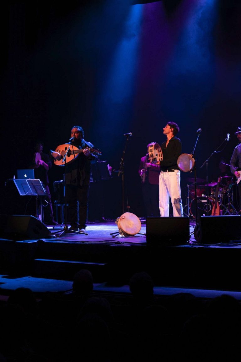 Parigi, concerto di pizzica natalizio